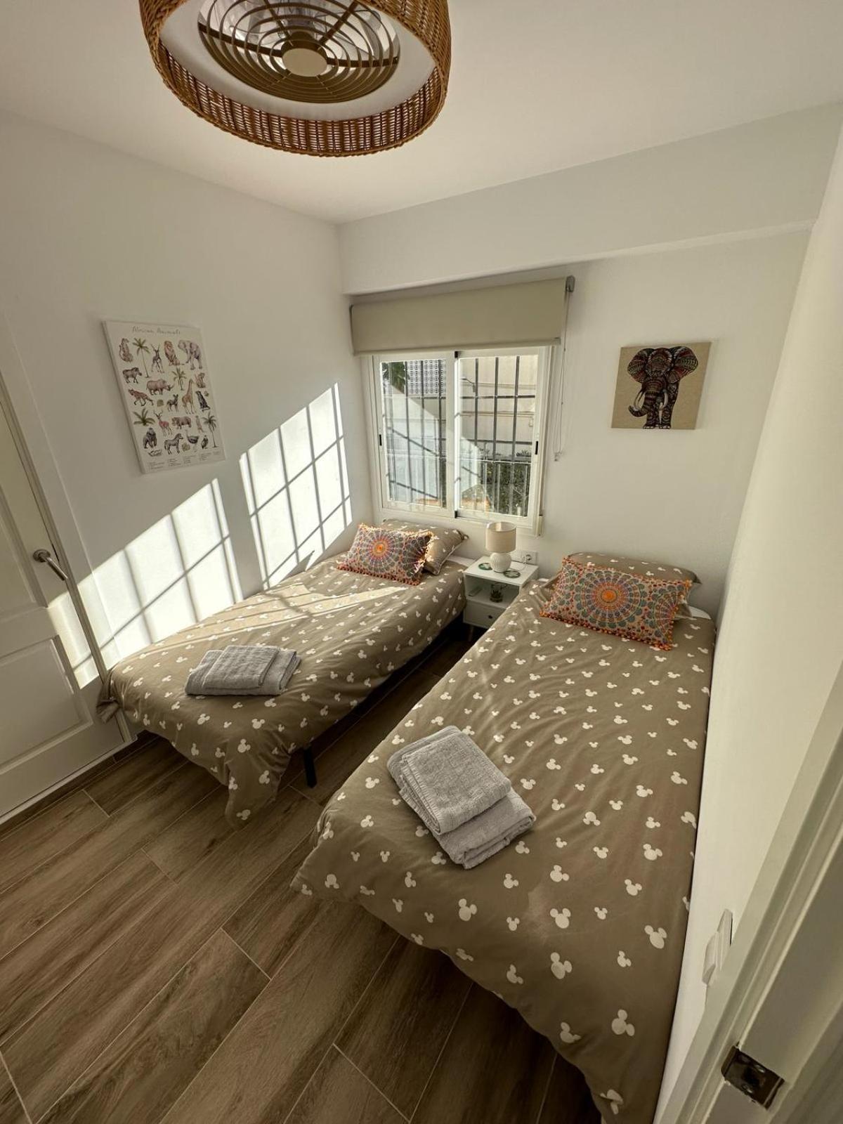 Waterfront 3 Bed Apartment, 90M From The Beach Platja de Larenal Eksteriør bilde