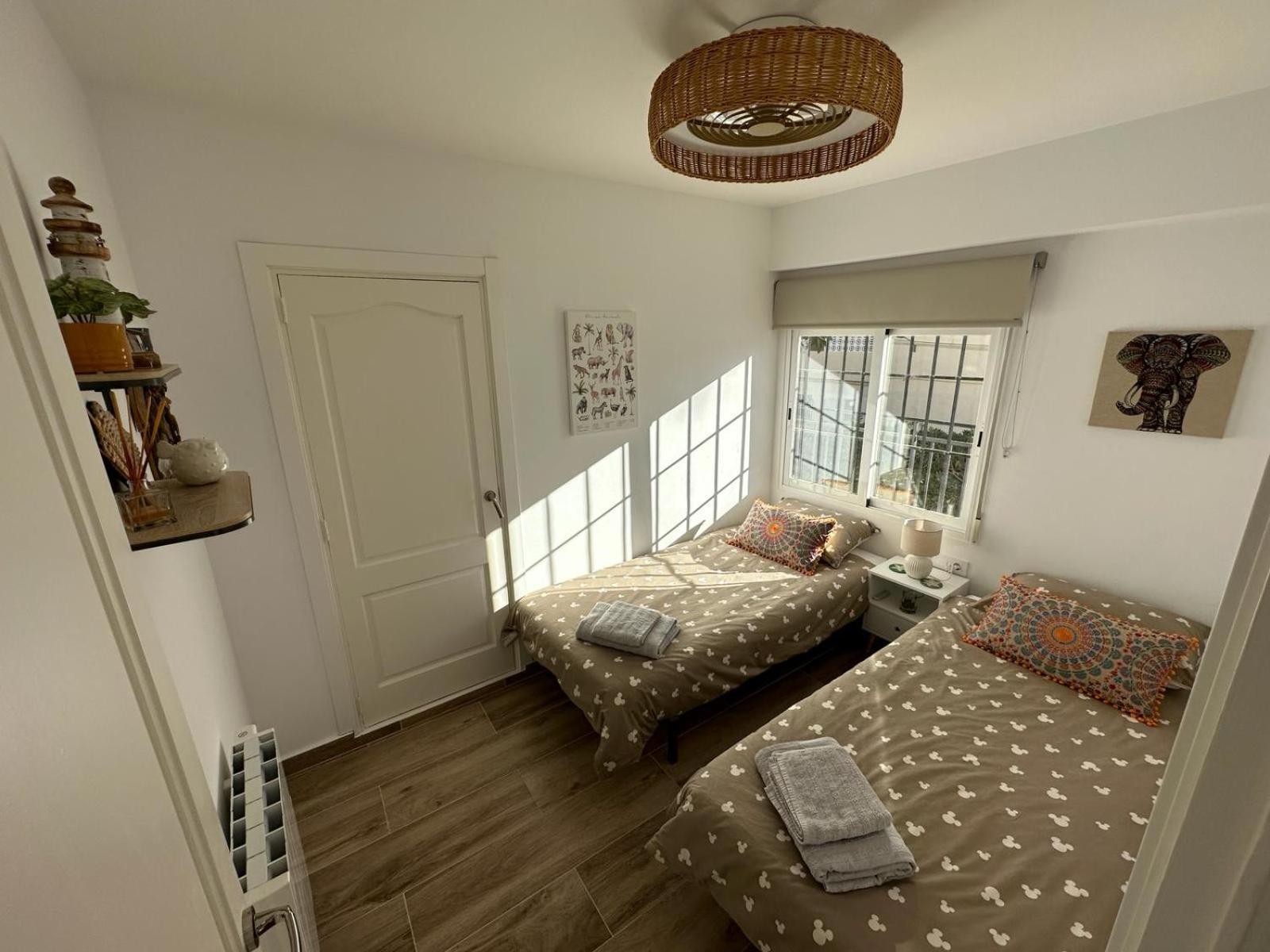 Waterfront 3 Bed Apartment, 90M From The Beach Platja de Larenal Eksteriør bilde